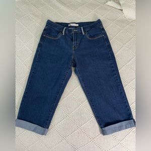 Levi’s Size 6/waist 28.